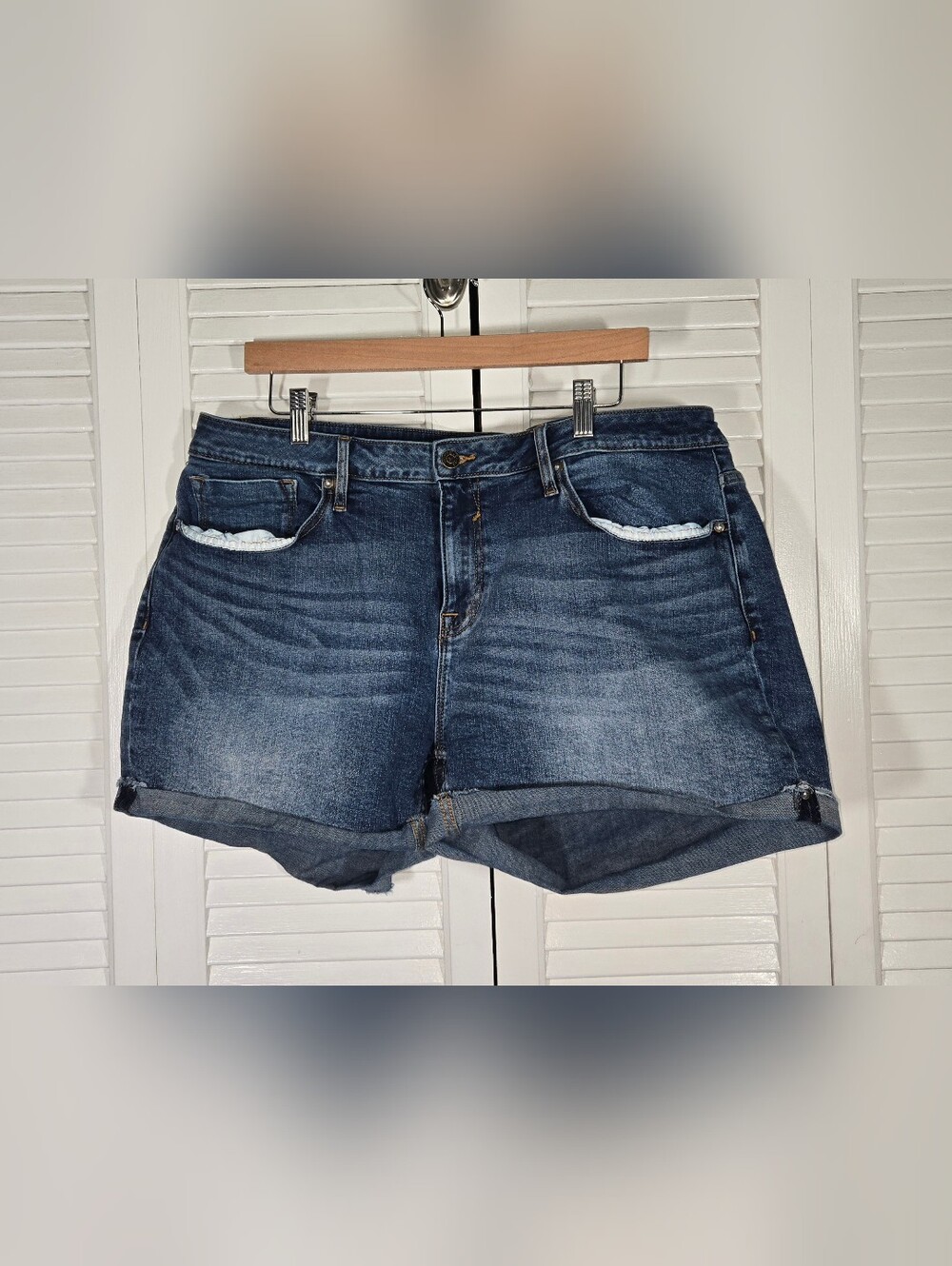 Vigoss Marley Mid Rise 5 Pocket Whiskering Raw Stretchy Denim Shorts 18